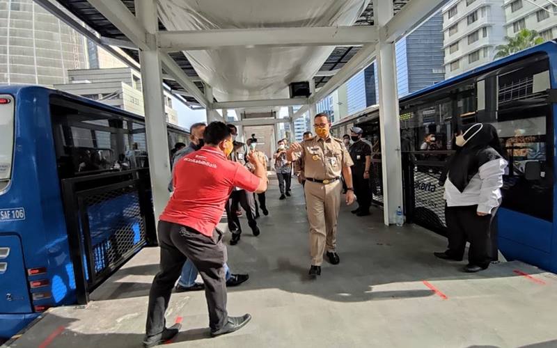  Dirusak Massa Demo UU Cipta Kerja, Pemprov DKI Rampungkan Renovasi Halte  Transjakarta