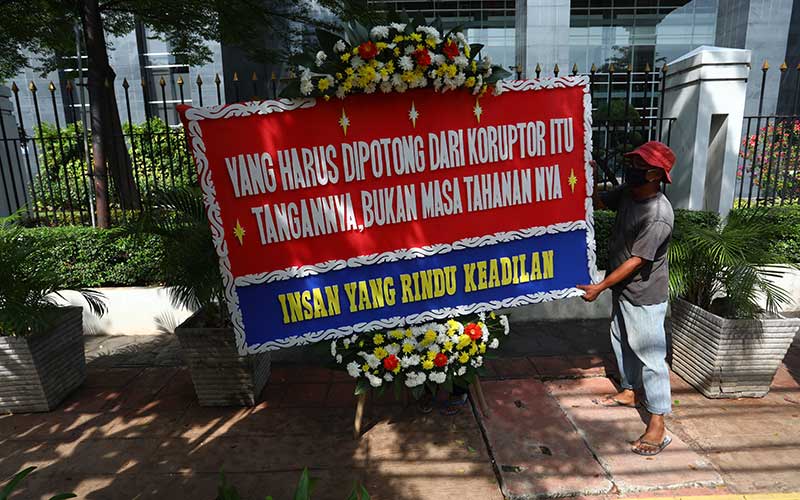  Pengadilan Negeri Jakarta Pusat Dipenuhi Karangan Bunga Dukungan Penuntasan Kasus Korupsi Jiwasraya