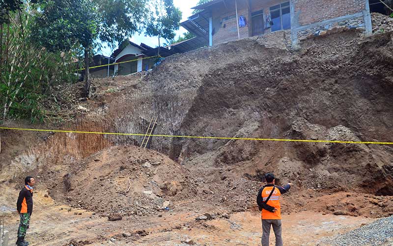  Dua Warga Meninggal Dunia Saat Bencana Tebing Longsor di Kudus Jawa Tengah