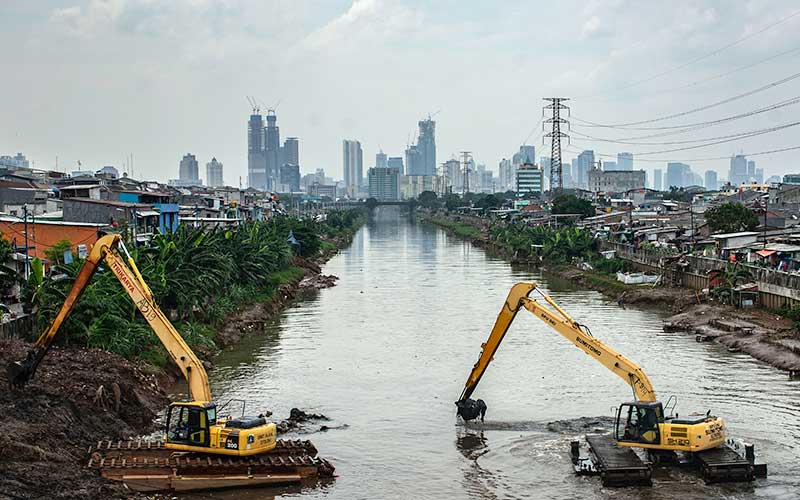  Antisipasi Banjir, Pemprov DKI Jakarta Bersihkan Sejumlah Waduk dan Sungai