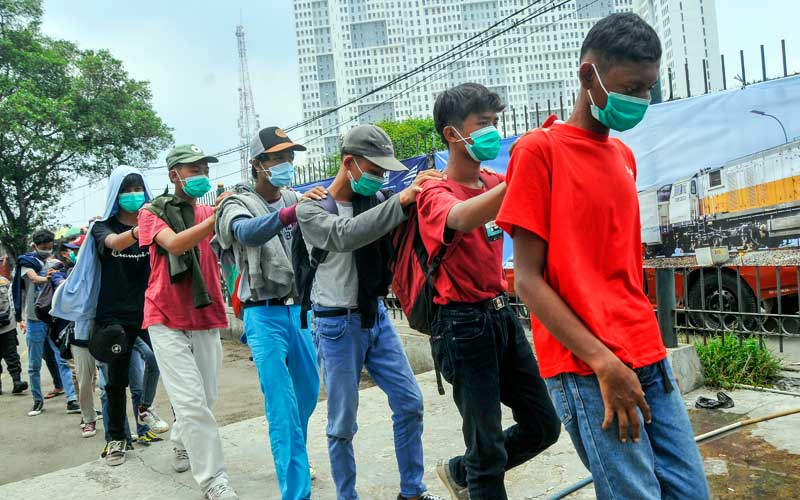  Puluhan Pelajar Yang Akan Mengikuti Unjuk Rasa di Amankan Polisi di Stasiun Bogor