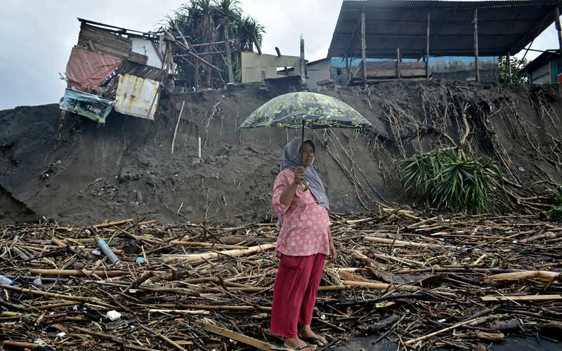  Tujuh Rumah Warga di Garut Runtuh Akibat Banjir Bandang