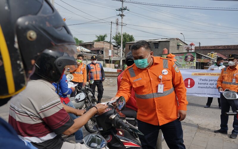  KAI Sosialisasi Keselamatan Pelintasan Sebidang di Semarang