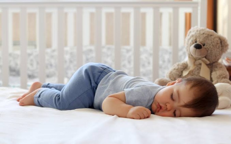  5 Hal Yang Harus Ada di Tempat Tidur Bayi