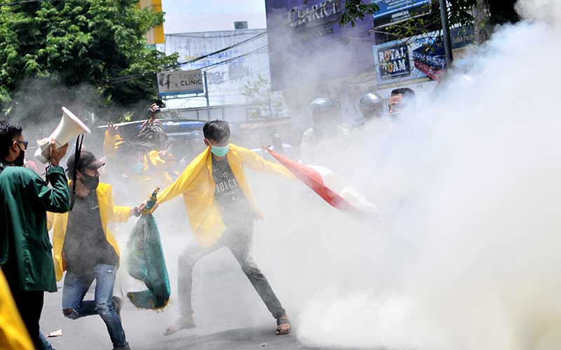  Unjuk Rasa Menolak UU Cipta Kerja di Jombang  Berkahir Ricuh