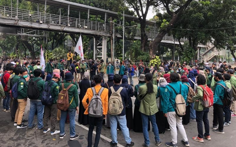  Puluhan Mahasiswa BEM SI Mulai Berorasi di Patung Kuda, Jakarta Pusat