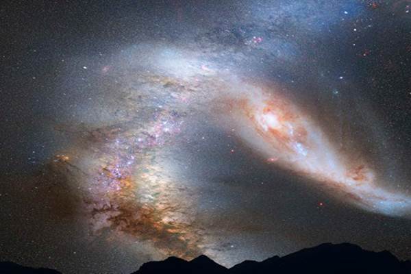 Foto ilustrasi dari NASA yang dirilis Kamis (31/5) menunjukkan langit malam sesaat sebelum peleburan galaksi Bima Sakti dengan galaksi Andromeda yang berdekatan. Gambaran ini terinspirasi oleh permodelan komputer dinamik dari benturan kedua galaksi di masa yang akan datang. Kedua galaksi akan bertubrukan sekitar 4 milyar tahun dari sekarang dan membentuk galaksi tunggal sekitar 6 milyar tahun lagi. /Reuters