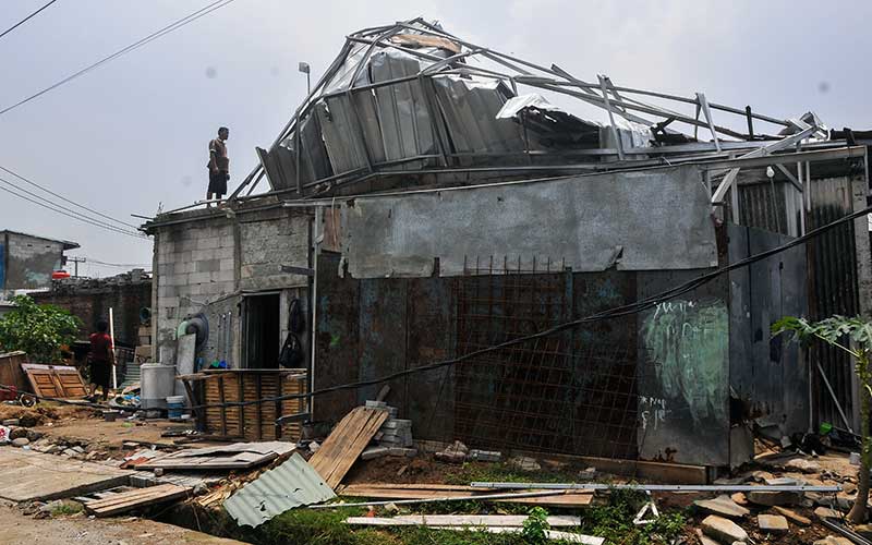  Sejumlah Rumah di Cikirang Rusak Akibat Diterjang Angin Kencang