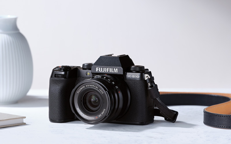  Kamera Mirrorless Fujifilm X-S10 Meluncur Bulan Depan