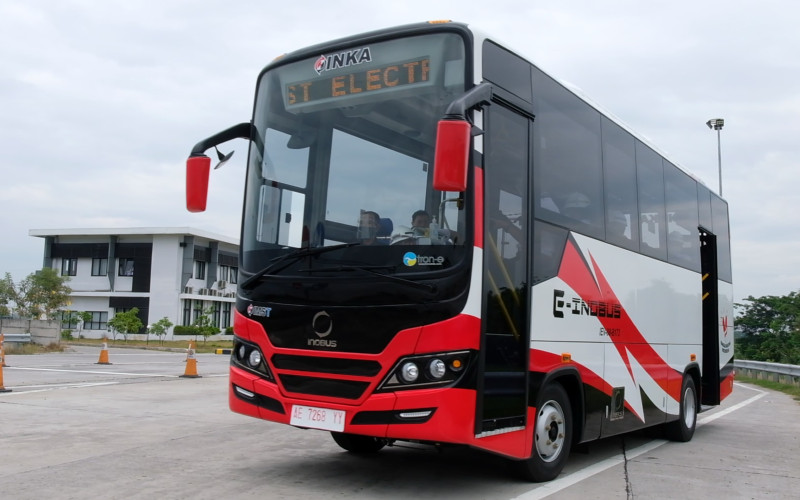  INKA Uji Prototipe Bus Listrik E-Inobus di Jalan Raya