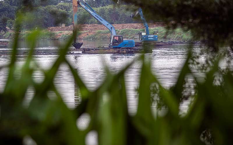  Antisipasi Banjir, Pemprov DKI Jakarta Bersihkan Endapan Lumpur Waduk Ria Rio