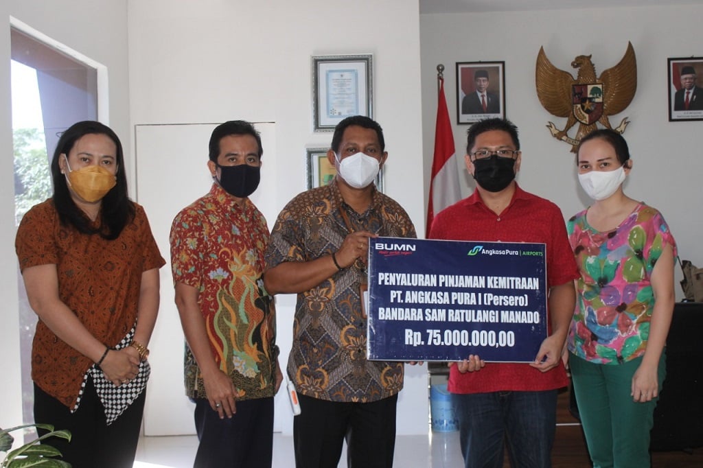  Sosialisasi Adaptasi Kebiasaan Baru, Bandara Sam Ratulangi Manado Bagikan 5.000 Masker