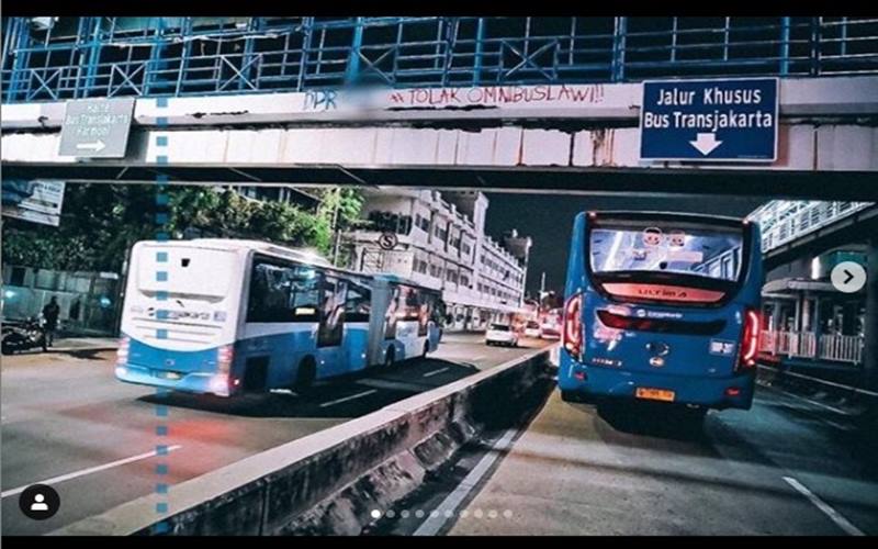  Demo UU Cipta Kerja, Cek Modifikasi Rute Transjakarta Hari Ini