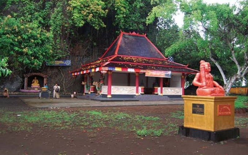 Menelusuri Wisata Religi di Gunung Selok dan Srandil Kabupaten Cilacap
