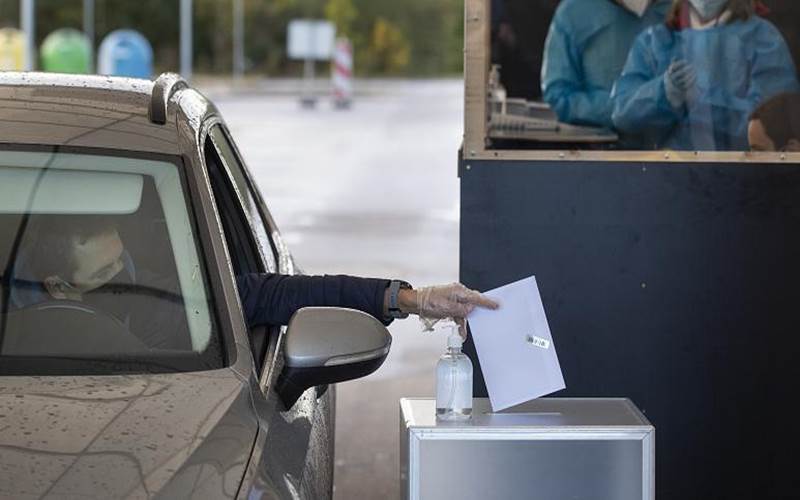  Pemungutan Suara di Lithuania Pakai Metode Drive-in untuk Pemilih Ini