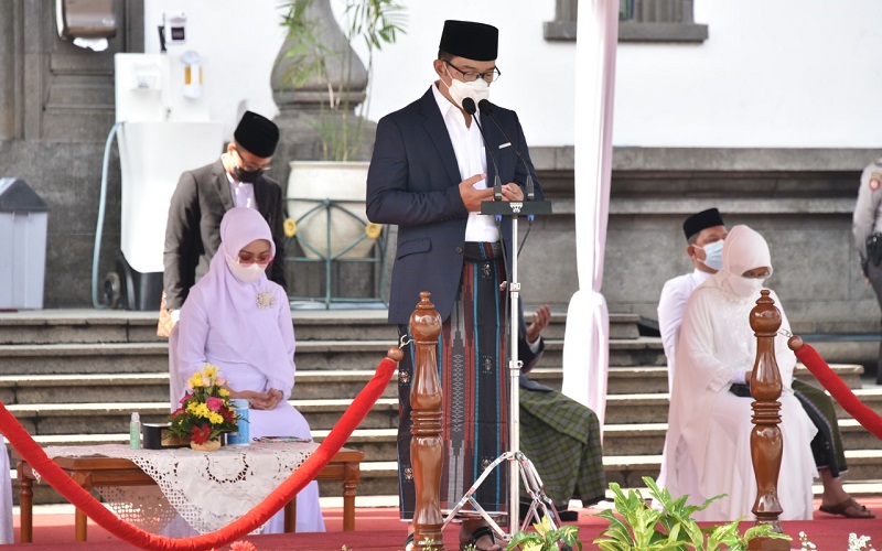  Ridwan Kamil Peringati Hari Santri di Gedung Sate