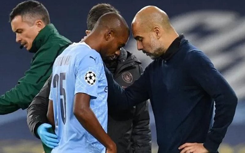  Gelandang Manchester City Fernandinho Cedera Lagi, Bakal Lama Absen