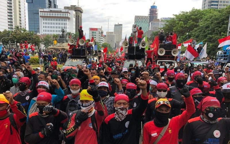  Kunker ke Daerah dan Tinggalkan Pendemo di Jakarta, Jokowi Dikritik