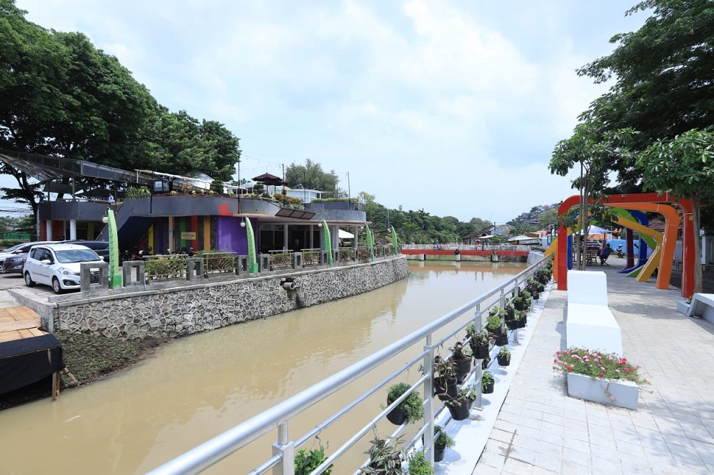  Bersih – bersih di Sungai Kalisari Dorong Kelestarian Lingkungan dan Pemberdayaan Ekonomi Masyarakat