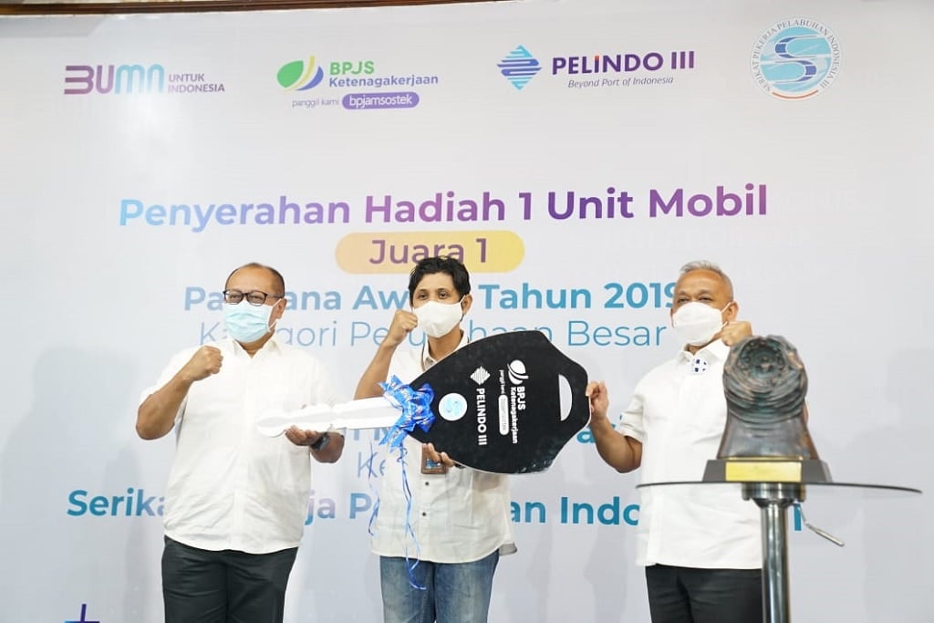  Kuatkan Harmonisasi Dengan Pegawai, Pelindo 3 Serahkan Mobil Hadiah Paritrana Award Pada Serikat Pegawai