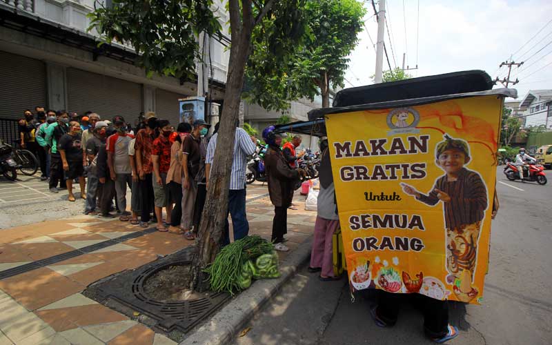  Gerobak Makanan di Surabaya Berikan Makanan Gratis Kepada Warga Setiap Hari