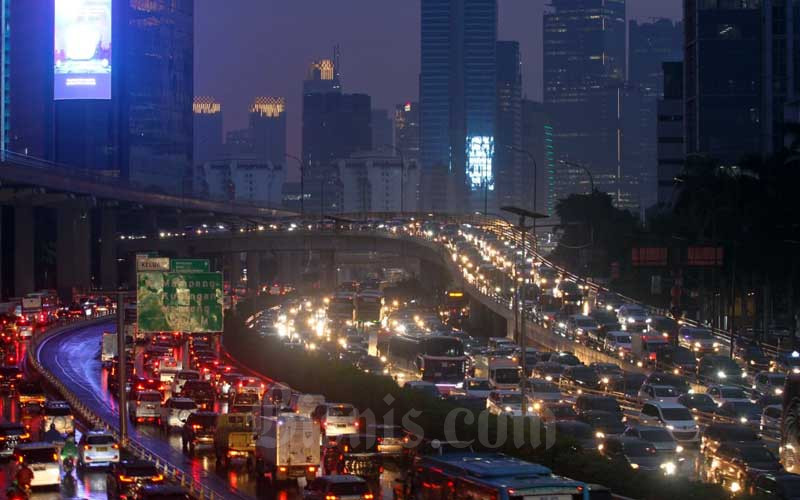  Jelang Libur Panjang, Jalan Tol Mulai Padat