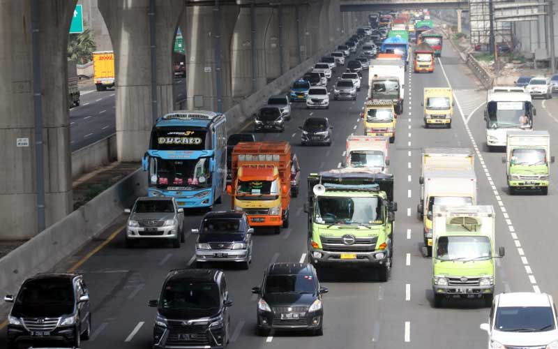  Ruas Tol Jakarta-Cikampek Mulai Padat Saat Libur Panjang