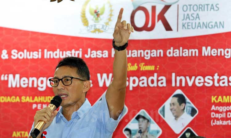 Pengusaha Sandiaga Uno memberikan pemaparan saat acara Edukasi Industri Jasa Keuangan bertema Mengenal dan Waspada Investasi Ilegal di Jakarta, Senin (9/3/2020). Bisnis/Eusebio Chrysnamurti 