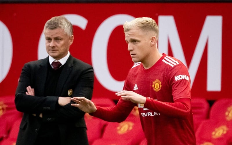  Hagreaves Yakin Van de Beek Bisa Jadi Pemain Penting di MU