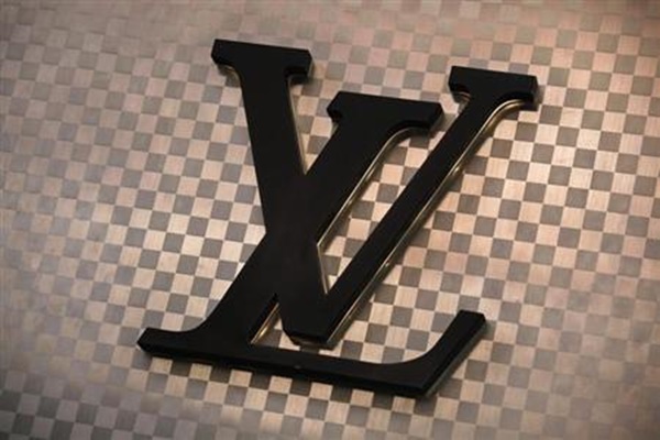 Jual Sepatu Louis Vuitton Model & Desain Terbaru - Harga Oktober
