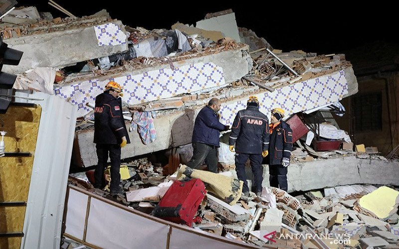  Gempa Bumi Landa Yunani dan Turki, 70 Orang Terperangkap Reruntuhan