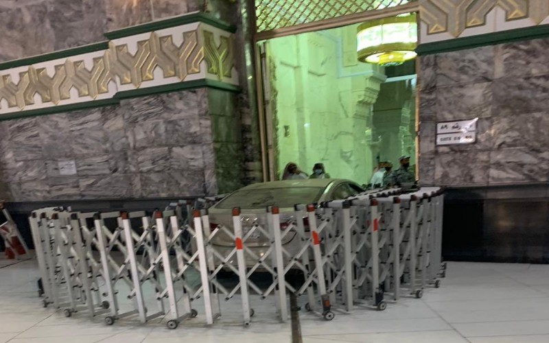  Sopir Penabrak Pintu Masjidil Haram Diduga Mabuk?