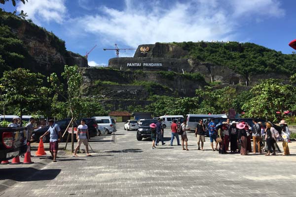  Libur Panjang, Kunjungan ke Pantai Pandawa Bali Melonjak 99 Persen