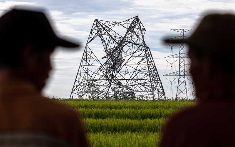  Menara Sutet 136 transmisi 500 KV jaringan Batang-Ungaran Milik PLN Roboh