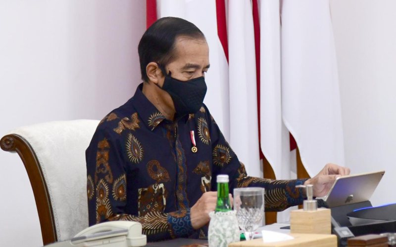 Presiden Joko Widodo memimpin rapat terbatas laporan Komite Penanganan Covid-19 dan Pemulihan Ekonomi Nasional secara virtual, Senin (12/10/2020) - Biro Pers Sekretariat Presiden/Muchlis Jr