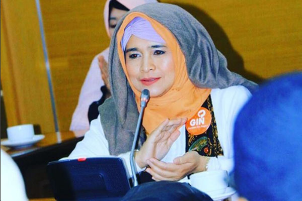  Surat Terbuka Neno Warisman untuk Presiden Prancis: Macron Harus Minta Maaf ke Umat Muslim! 