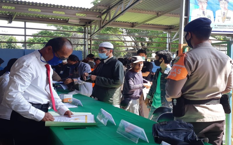  PROTOKOL KESEHATAN : Operasi Zebra Polres Gowa Bagikan Masker