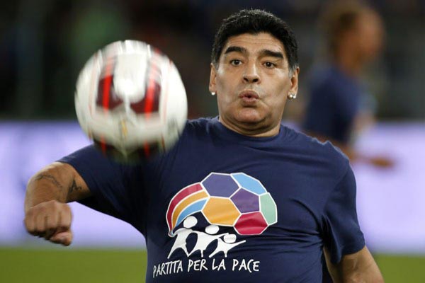  Operasi Otak Diego Maradona Berjalan Sukses