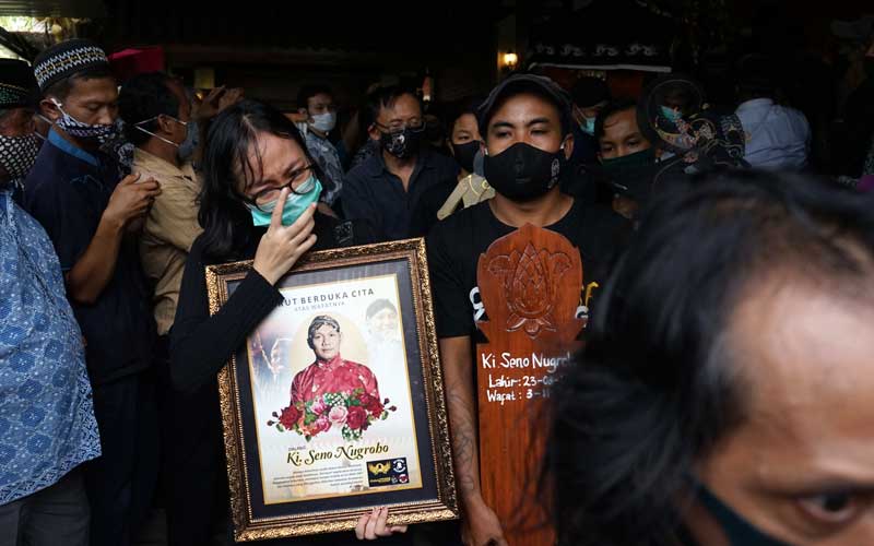  Prosesi Pemakaman Dalang Wayang Kulit Ki Seno Nugroho