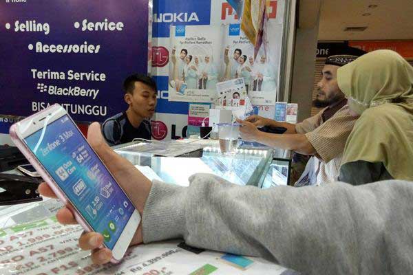  KINERJA OPERATOR TELEKOMUNIKASI  : Laju ARPU Tertahan Layanan Murah