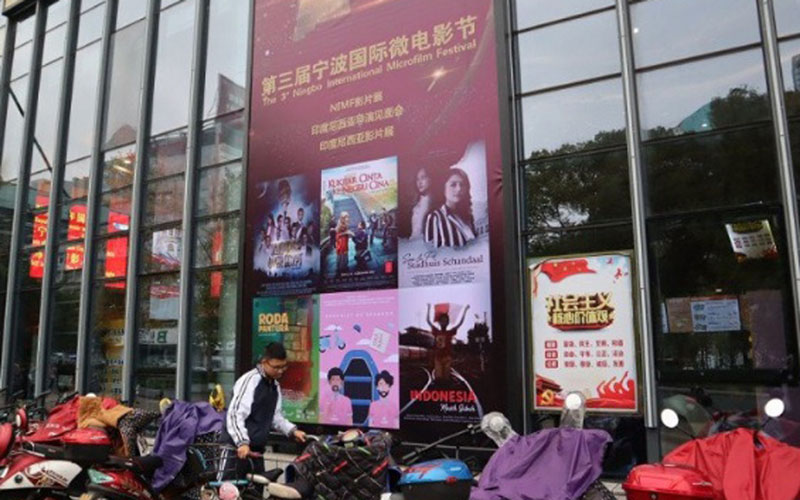Beberapa film Indonesia diputar di salah satu gedung bisokop utama di Kota Ningbo, Provinsi Zhejiang, China, dalam Festival Mikrofilm Internasional pada 2018./Antara/M. Irfan Ilmie