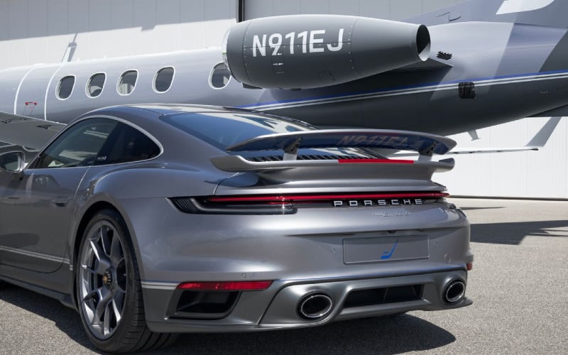  Paket Duet : Beli Jet Embraer Dapat Porsche 911 Turbo S