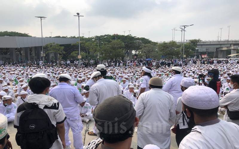  Rizieq Shihab Tiba, Massa FPI Kosongkan Halaman Terminal 3 Bandara Soekarno-Hatta