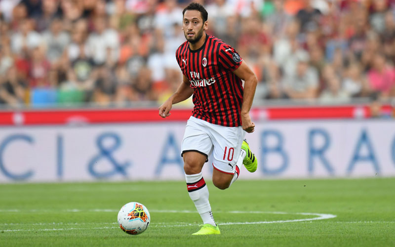  Masa Depan Calhanoglu di Milan Tak Jelas, Atletico Mengintai