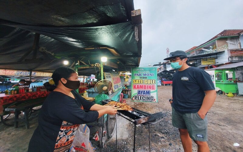  Menikmati Kuliner di Pasar Senggol Seririt yang Buka Hingga Dini Hari