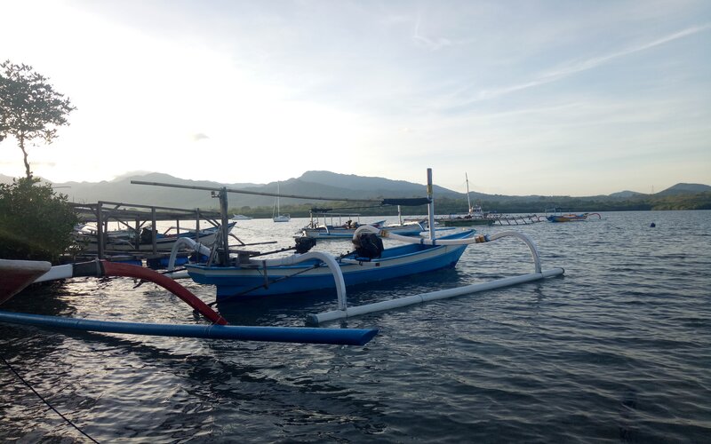  Jangan Lewatkan Pantai Pasir Putih Jika Berlibur ke Bali Barat