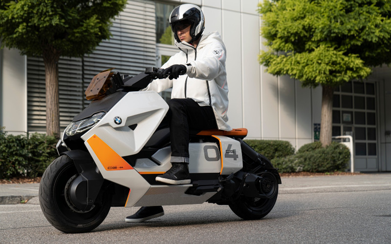 BMW Motorrad BMW Definition CE 04 bertenaga listrik telah dikembangkan dan diadaptasi secara konsisten untuk memenuhi kebutuhan sehari-hari dan persyaratan pelanggan. (11/2020) /BMW