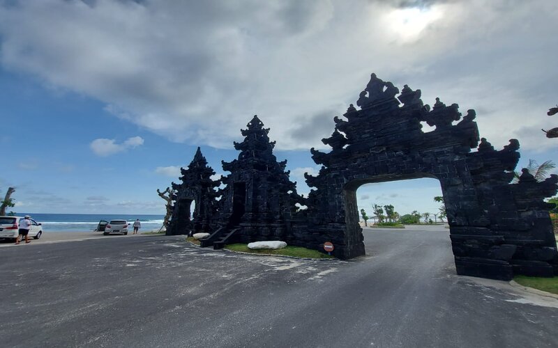  Pantai Melasti, Surga di Selatan Bali