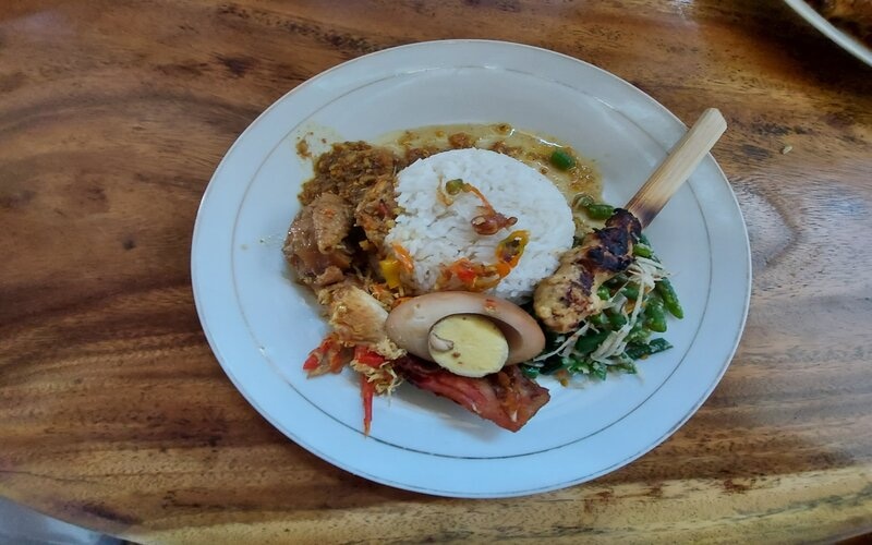 Menu Sarapan Nasi Ayam Otentik di Bali