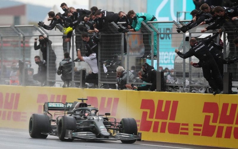  Juarai Grand Prix Turki, Lewis Hamilton Kunci Gelar F1 Ketujuhnya